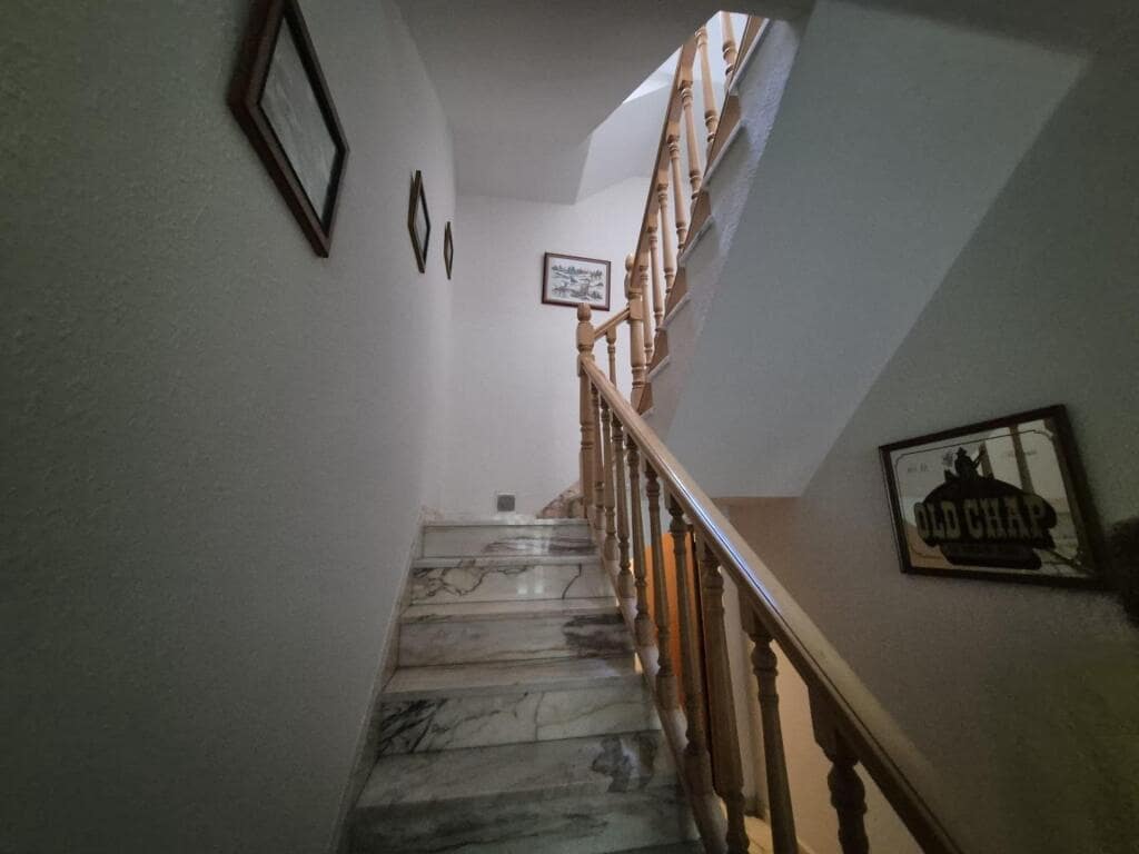 10 soveværelse Villa til salg i Leon by med garage - € 450.000 (Ref: 9344651)