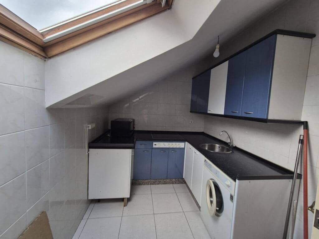 10 soveværelse Villa til salg i Leon by med garage - € 450.000 (Ref: 9344651)