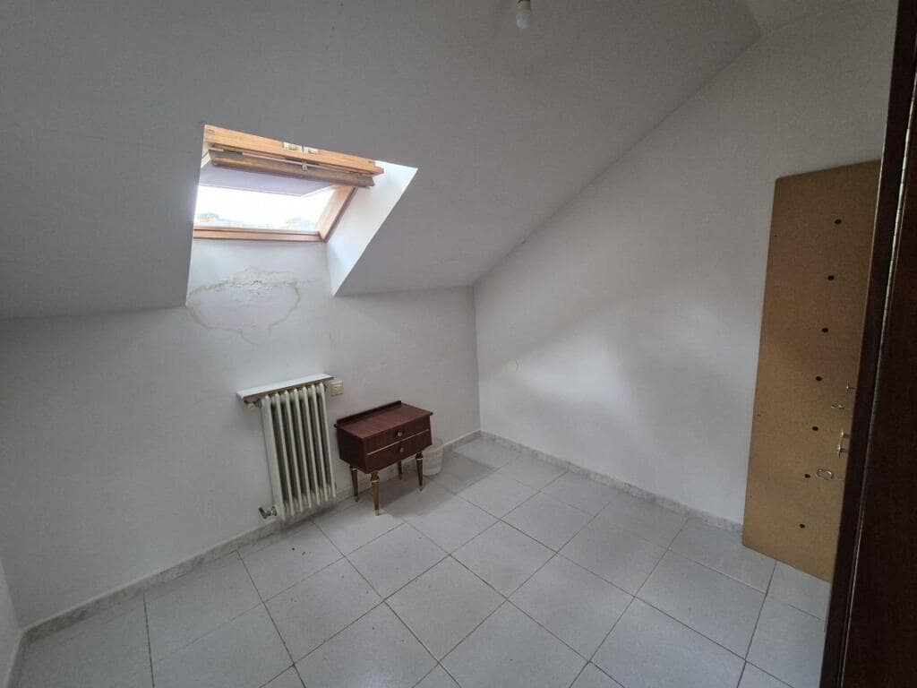 10 soveværelse Villa til salg i Leon by med garage - € 450.000 (Ref: 9344651)