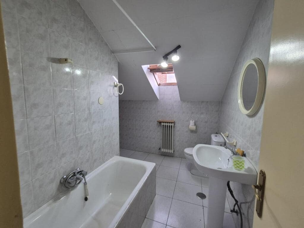 10 soveværelse Villa til salg i Leon by med garage - € 450.000 (Ref: 9344651)