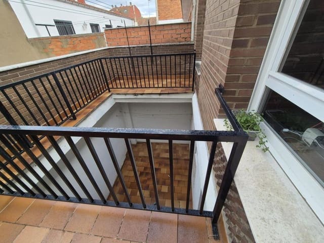 10 soveværelse Villa til salg i León by med garage - € 450.000 (Ref: 9344651)