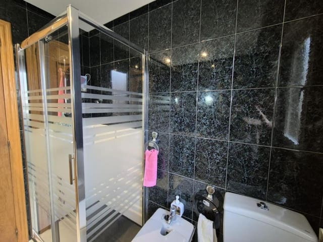 10 soveværelse Villa til salg i León by med garage - € 450.000 (Ref: 9344651)