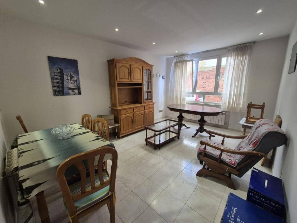 10 soveværelse Villa til salg i Leon by med garage - € 450.000 (Ref: 9344651)