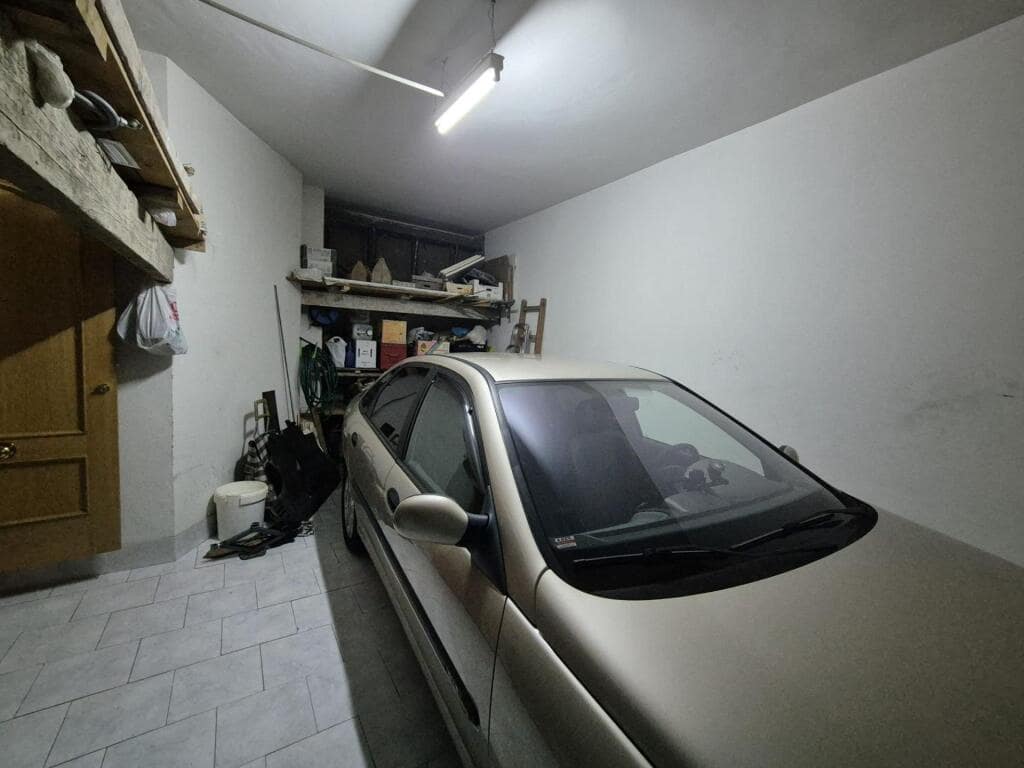 10 soveværelse Villa til salg i Leon by med garage - € 450.000 (Ref: 9344651)