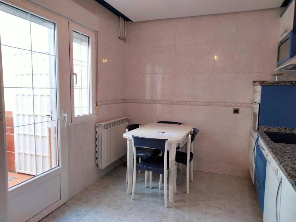 2 slaapkamer Rijtjeshuis te koop in Leon stad - € 185.000 (Ref: 9344652)