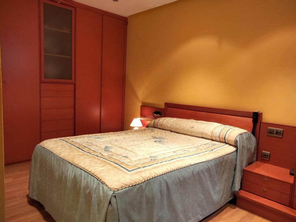 2 slaapkamer Rijtjeshuis te koop in Leon stad - € 185.000 (Ref: 9344652)