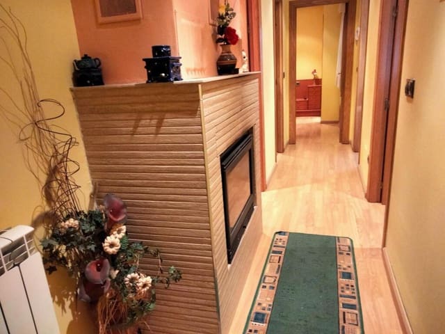 2 slaapkamer Rijtjeshuis te koop in León stad - € 185.000 (Ref: 9344652)