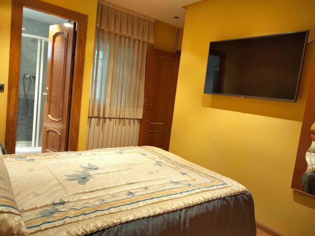 2 slaapkamer Rijtjeshuis te koop in Leon stad - € 185.000 (Ref: 9344652)