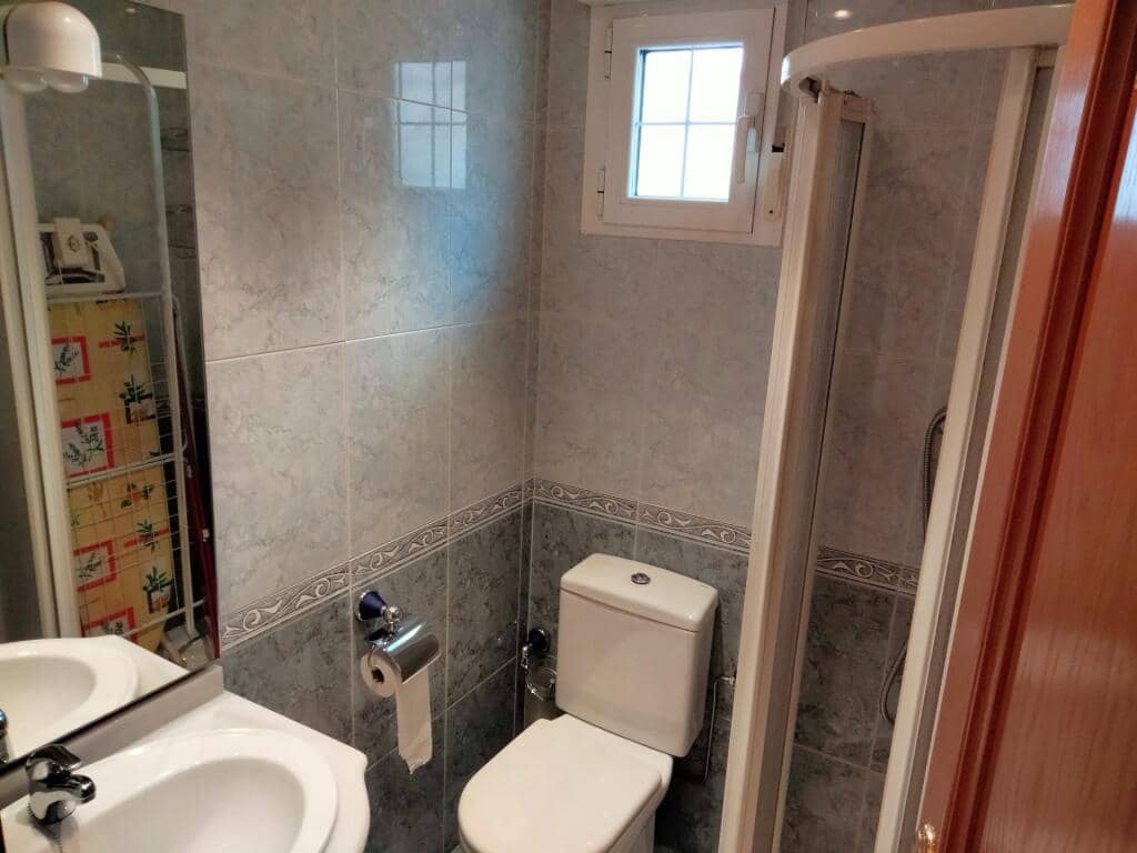 2 slaapkamer Rijtjeshuis te koop in Leon stad - € 185.000 (Ref: 9344652)