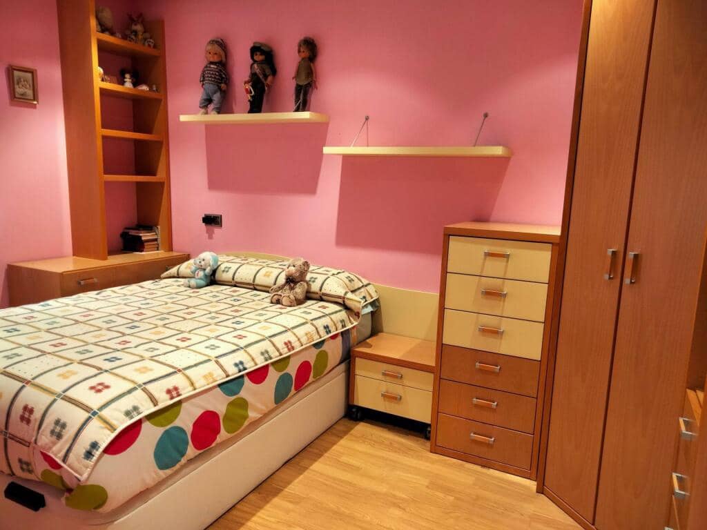 2 slaapkamer Rijtjeshuis te koop in Leon stad - € 185.000 (Ref: 9344652)