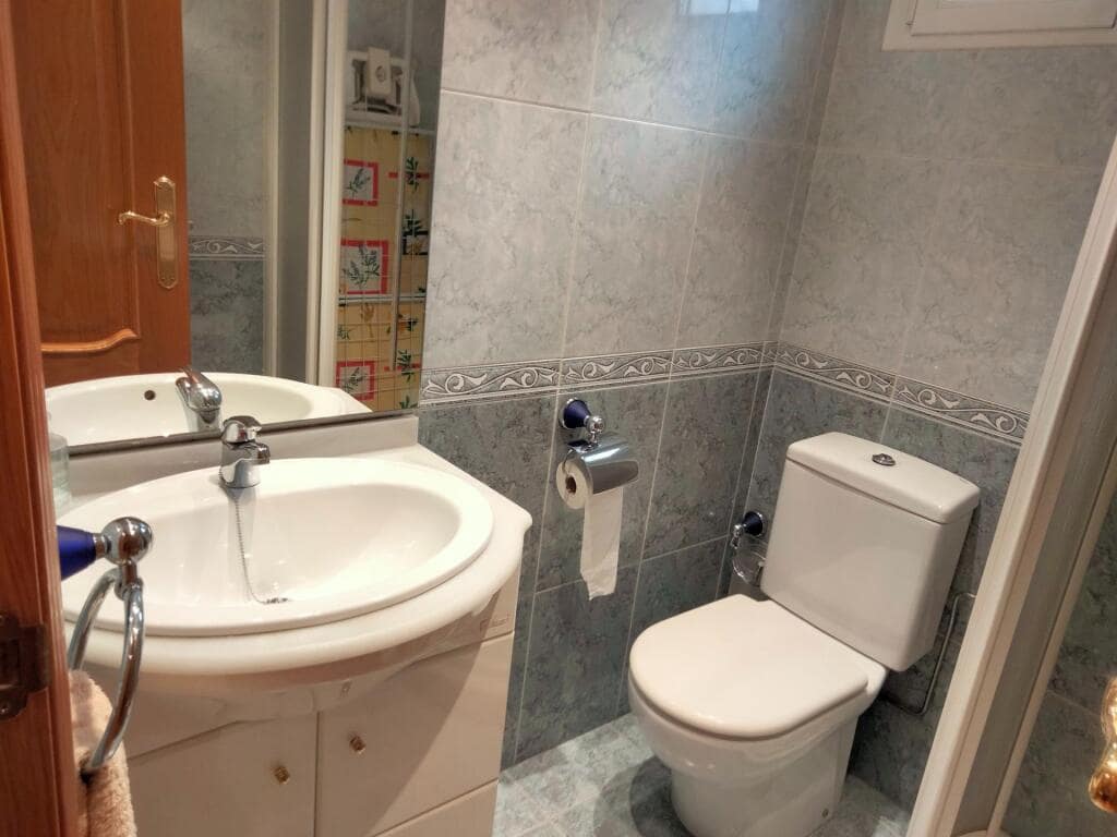 2 slaapkamer Rijtjeshuis te koop in Leon stad - € 185.000 (Ref: 9344652)