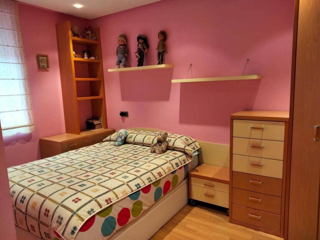 2 slaapkamer Rijtjeshuis te koop in Leon stad - € 185.000 (Ref: 9344652)