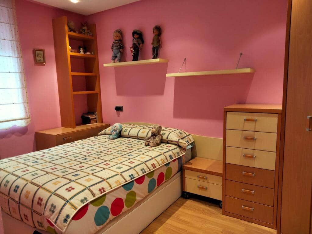 2 slaapkamer Rijtjeshuis te koop in Leon stad - € 185.000 (Ref: 9344652)