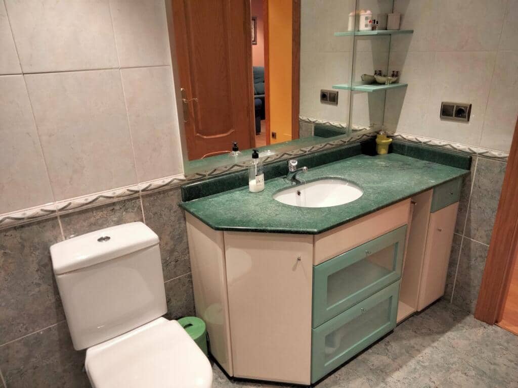 2 slaapkamer Rijtjeshuis te koop in Leon stad - € 185.000 (Ref: 9344652)