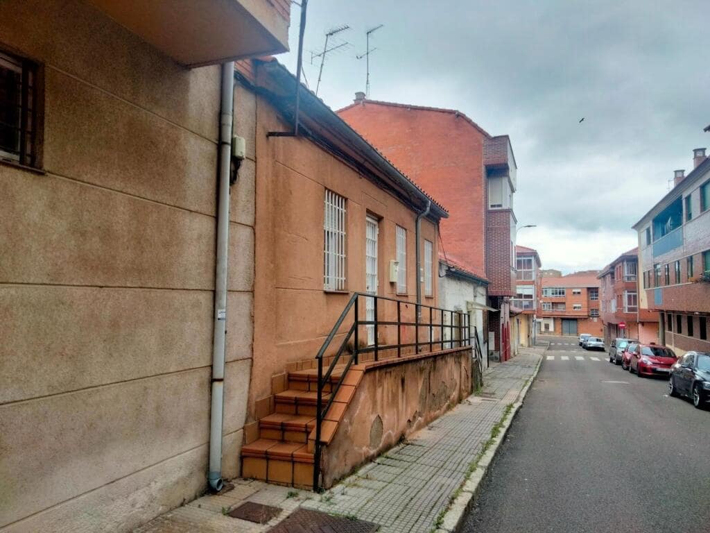 2 slaapkamer Rijtjeshuis te koop in Leon stad - € 185.000 (Ref: 9344652)