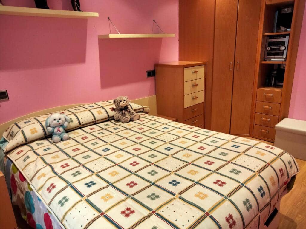 2 slaapkamer Rijtjeshuis te koop in Leon stad - € 185.000 (Ref: 9344652)