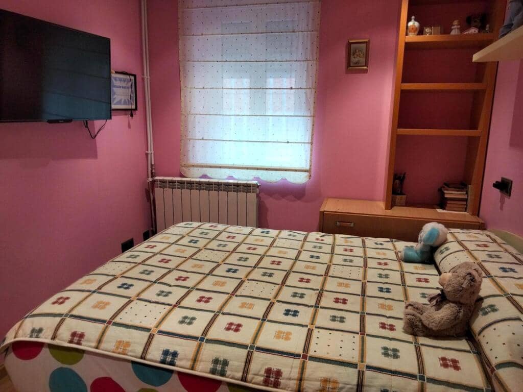 2 slaapkamer Rijtjeshuis te koop in Leon stad - € 185.000 (Ref: 9344652)