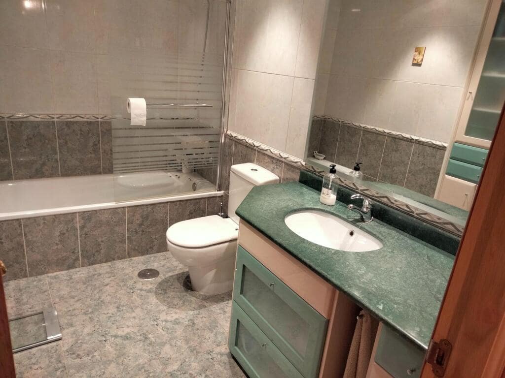 2 slaapkamer Rijtjeshuis te koop in Leon stad - € 185.000 (Ref: 9344652)