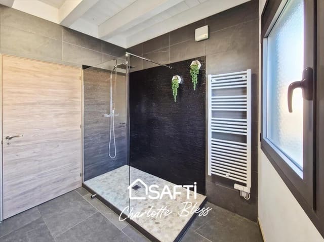 5 soverom Villa til salgs i Cubelles med svømmebasseng - € 587 000 (Ref: 9347122)