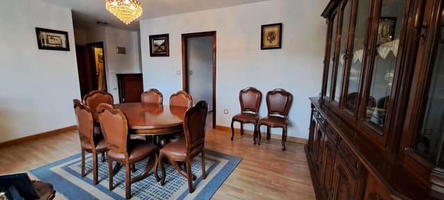 5 slaapkamer Rijtjeshuis te koop in Ponferrada met garage - € 250.000 (Ref: 9347129)