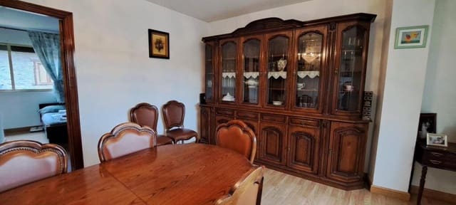 5 slaapkamer Rijtjeshuis te koop in Ponferrada met garage - € 250.000 (Ref: 9347129)