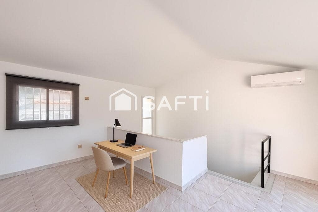 5 slaapkamer Rijtjeshuis te koop in Sitges met zwembad - € 495.000 (Ref: 9347133)