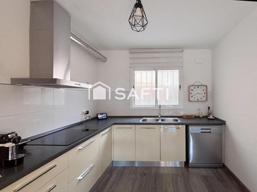 5 slaapkamer Rijtjeshuis te koop in Sitges met zwembad - € 495.000 (Ref: 9347133)