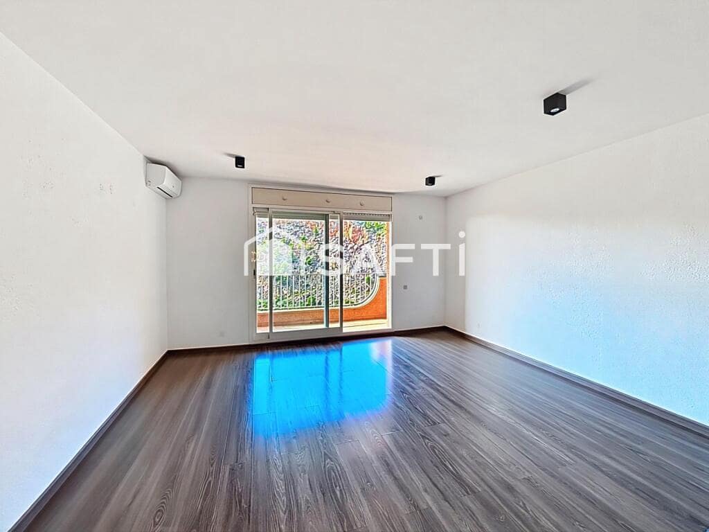 5 slaapkamer Rijtjeshuis te koop in Sitges met zwembad - € 495.000 (Ref: 9347133)