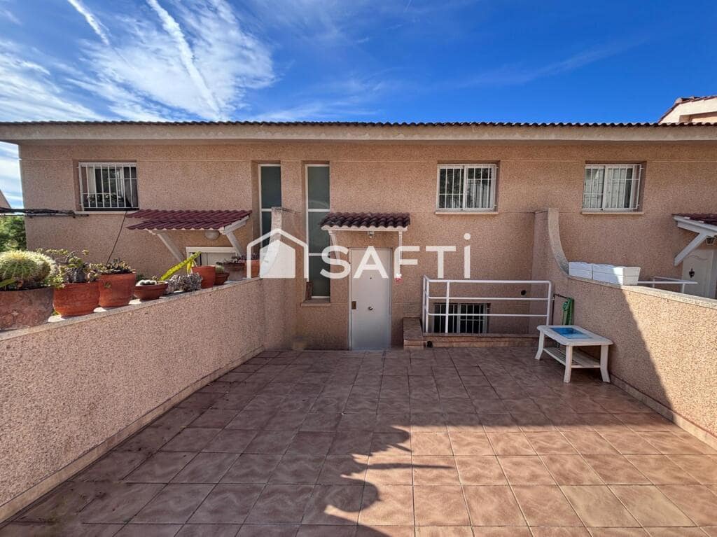 5 slaapkamer Rijtjeshuis te koop in Sitges met zwembad - € 495.000 (Ref: 9347133)