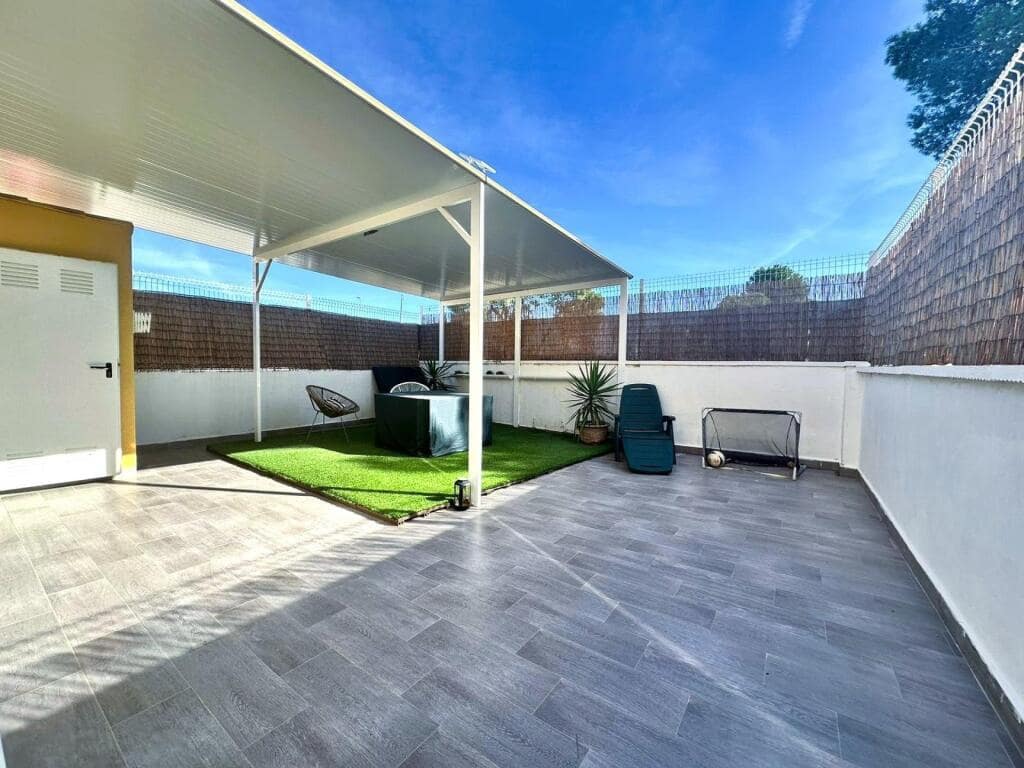 3 sypialnia Willa na sprzedaż w Guardamar del Segura z basenem - 216 000 € (Ref: 9349336)