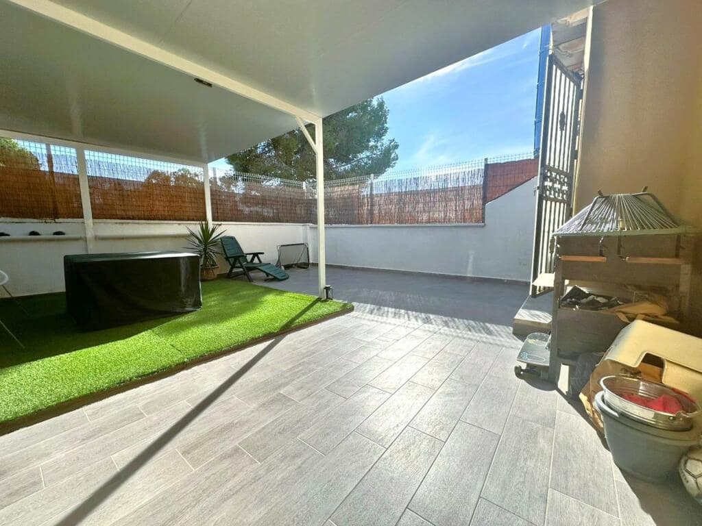 3 sypialnia Willa na sprzedaż w Guardamar del Segura z basenem - 216 000 € (Ref: 9349336)