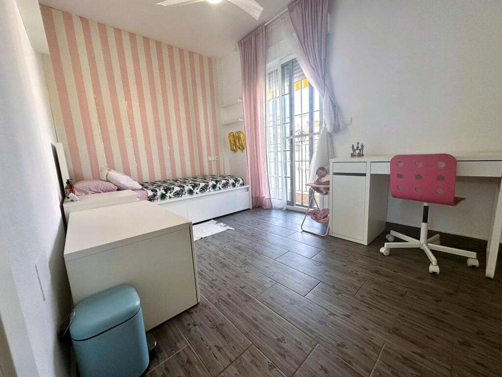 3 sypialnia Willa na sprzedaż w Guardamar del Segura z basenem - 216 000 € (Ref: 9349336)