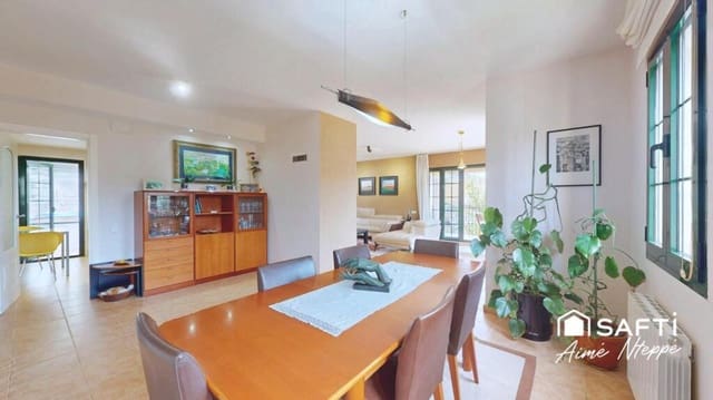 Chalet de 5 habitaciones en Sant Julià de Ramis en venta con piscina garaje - 755.000 € (Ref: 9349341)