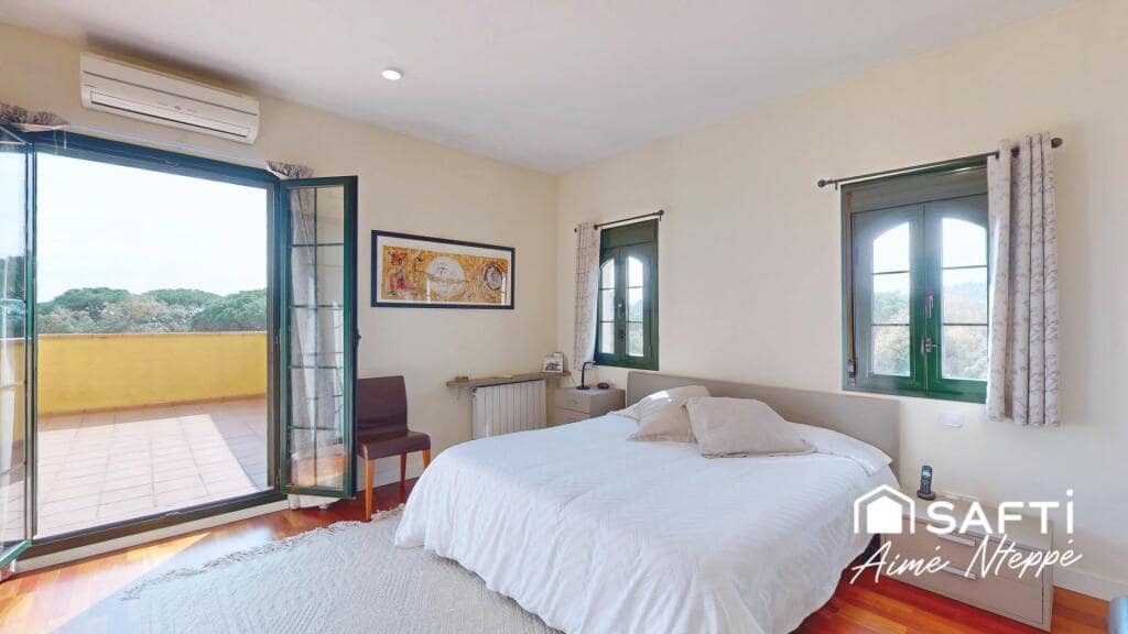 5 slaapkamer Villa te koop in Sant Julia de Ramis met zwembad garage - € 755.000 (Ref: 9349341)