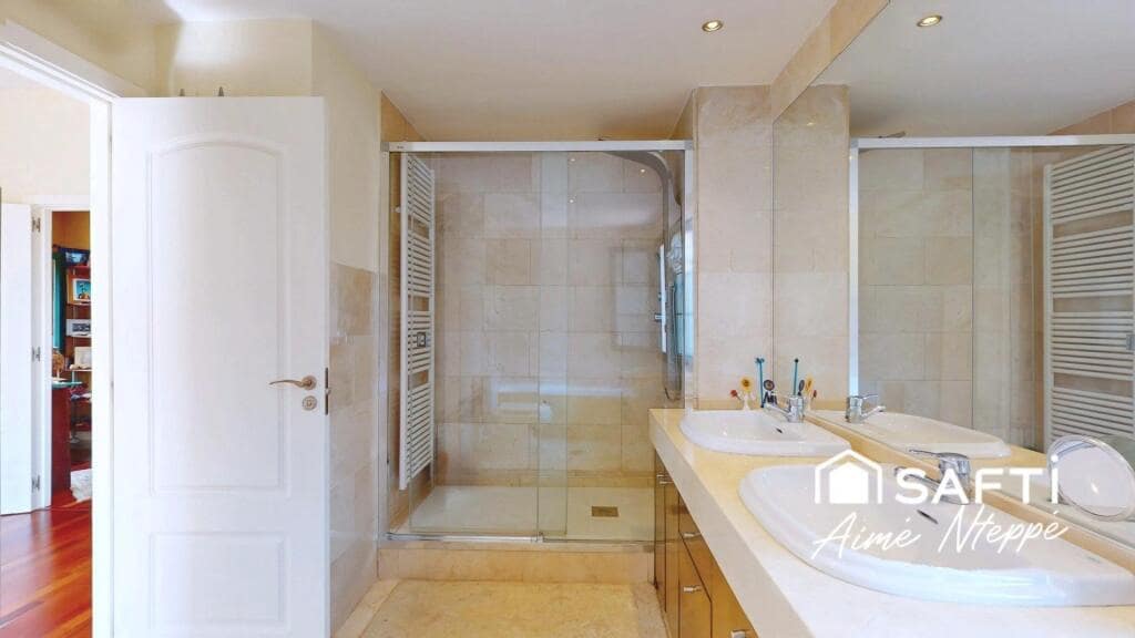 5 slaapkamer Villa te koop in Sant Julia de Ramis met zwembad garage - € 755.000 (Ref: 9349341)