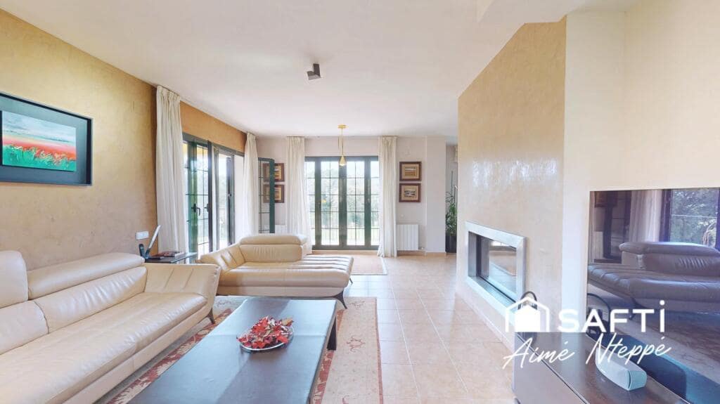 5 slaapkamer Villa te koop in Sant Julia de Ramis met zwembad garage - € 755.000 (Ref: 9349341)
