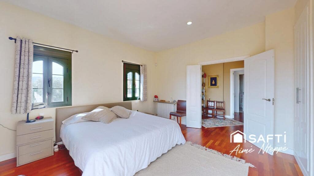 5 slaapkamer Villa te koop in Sant Julia de Ramis met zwembad garage - € 755.000 (Ref: 9349341)