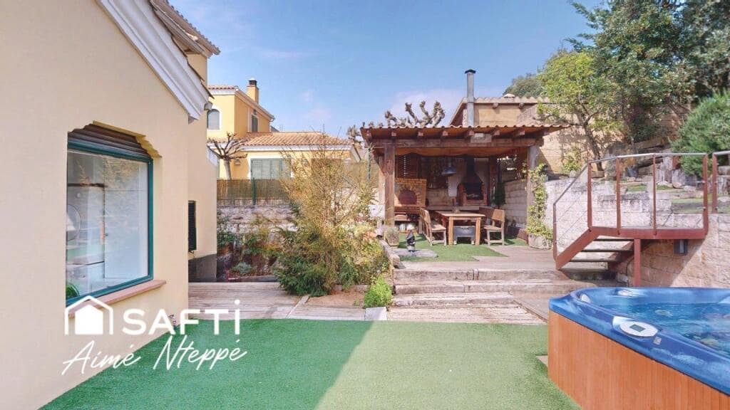 5 slaapkamer Villa te koop in Sant Julia de Ramis met zwembad garage - € 755.000 (Ref: 9349341)