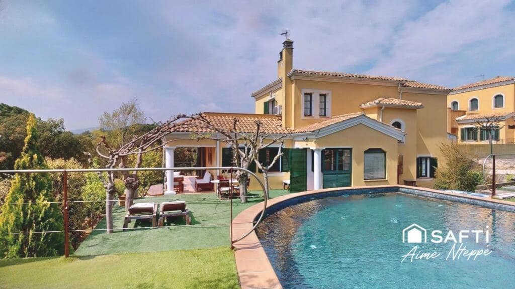 5 slaapkamer Villa te koop in Sant Julia de Ramis met zwembad garage - € 755.000 (Ref: 9349341)