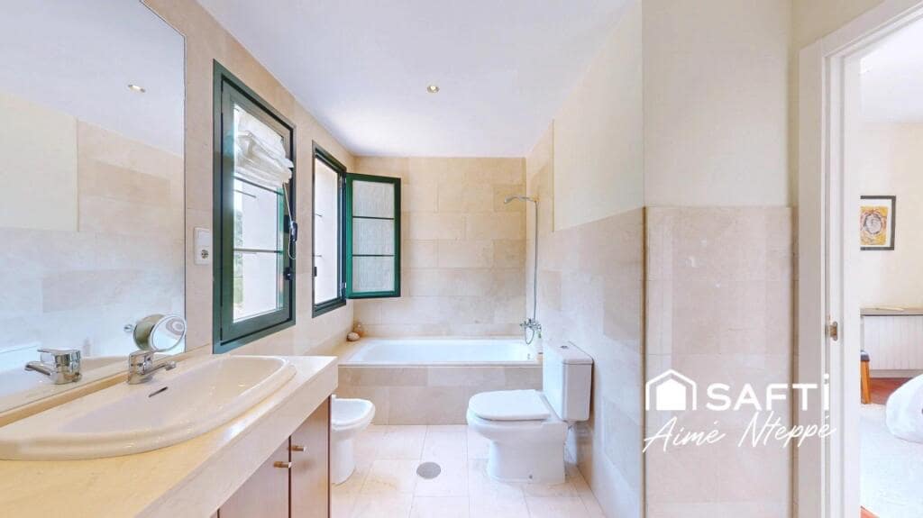 5 slaapkamer Villa te koop in Sant Julia de Ramis met zwembad garage - € 755.000 (Ref: 9349341)