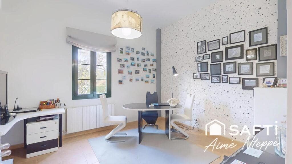 5 slaapkamer Villa te koop in Sant Julia de Ramis met zwembad garage - € 755.000 (Ref: 9349341)