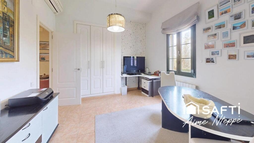 5 slaapkamer Villa te koop in Sant Julia de Ramis met zwembad garage - € 755.000 (Ref: 9349341)