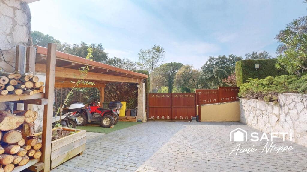 5 slaapkamer Villa te koop in Sant Julia de Ramis met zwembad garage - € 755.000 (Ref: 9349341)