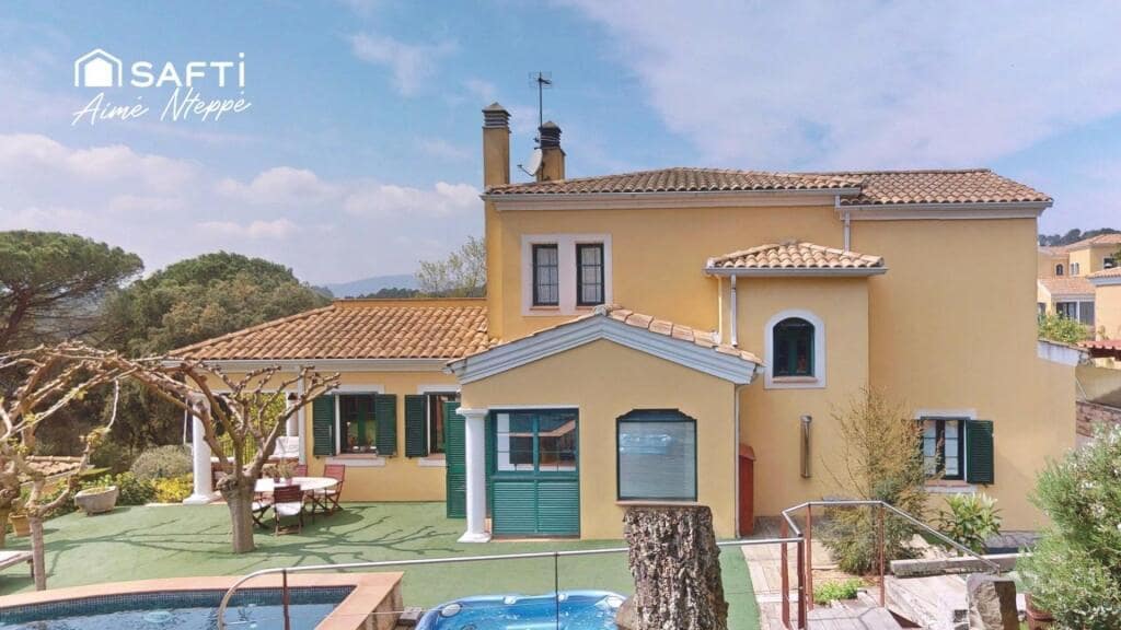 5 slaapkamer Villa te koop in Sant Julia de Ramis met zwembad garage - € 755.000 (Ref: 9349341)