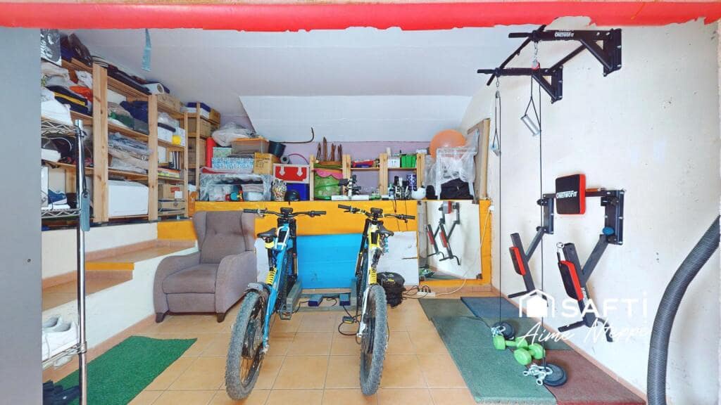 5 slaapkamer Villa te koop in Sant Julia de Ramis met zwembad garage - € 755.000 (Ref: 9349341)