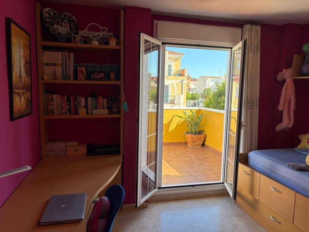 4 slaapkamer Rijtjeshuis te koop in Cullera - € 350.000 (Ref: 9349355)