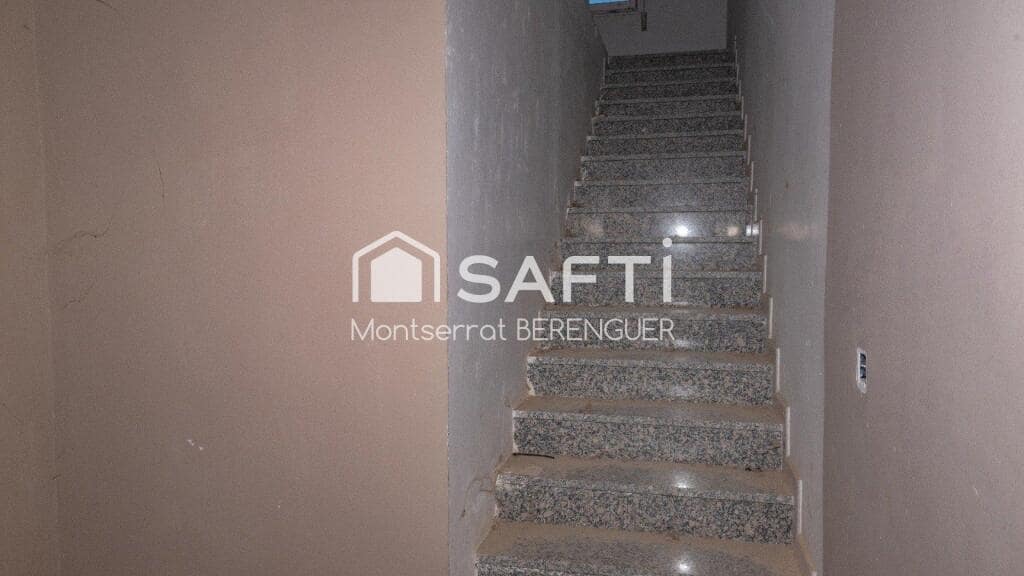 20 bedroom Finca/Country House for sale in Lleida city - € 450,000 (Ref: 9353417)