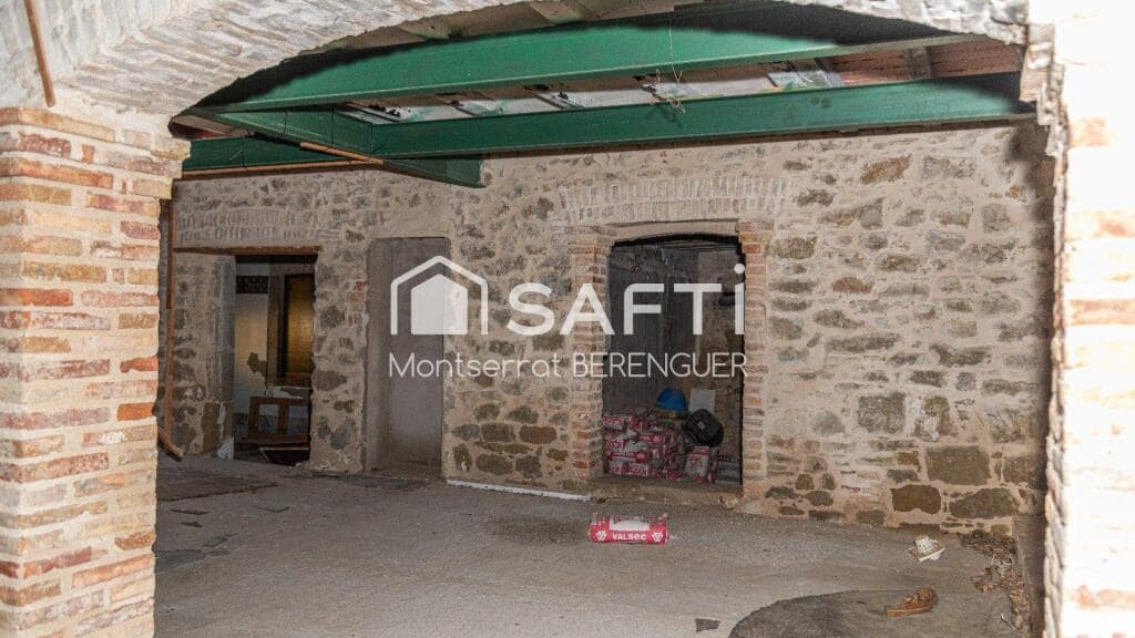 20 bedroom Finca/Country House for sale in Lleida city - € 450,000 (Ref: 9353417)