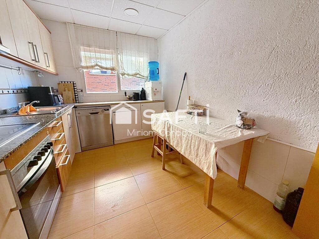 4 makuuhuone Huvila myytävänä paikassa Calafell mukana uima-altaan 
autotalli - 328 000 € (Ref: 9353418)