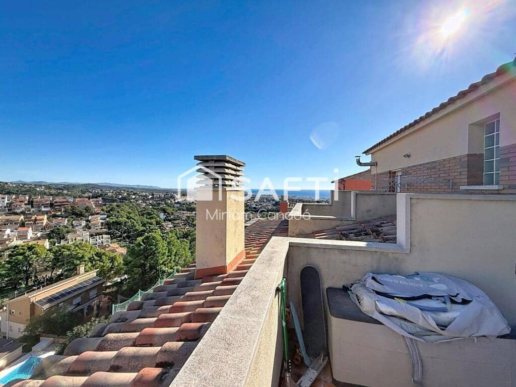 4 makuuhuone Huvila myytävänä paikassa Calafell mukana uima-altaan 
autotalli - 328 000 € (Ref: 9353418)